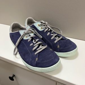 Ahnu Women Size 9 Casual Sneaker